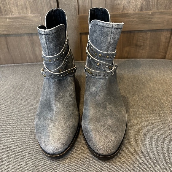 NWOT Lucky Brand 7.5 Callam Ankle Leather Boots Studded Strap Booties Gray - Picture 4 of 11